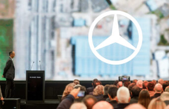 Mercedes-Benz inaugura planta en Argentina tras invertir 110 millones de dólares Mercedes-Benz inaugura planta en Argentina tras invertir 110 millones de dólares