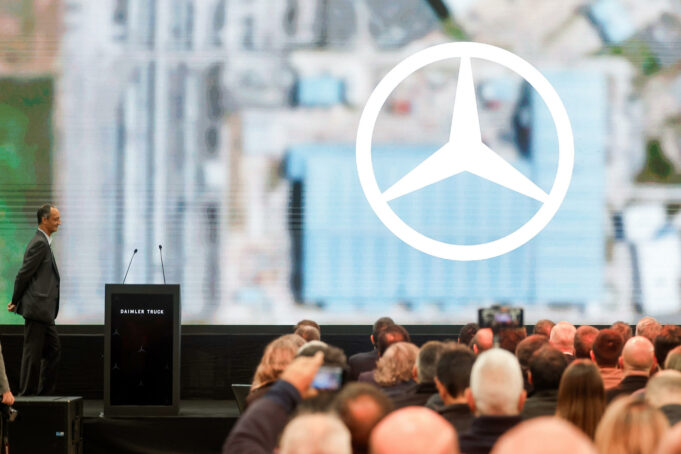 Mercedes-Benz inaugura planta en Argentina tras invertir 110 millones de dólares Mercedes-Benz inaugura planta en Argentina tras invertir 110 millones de dólares