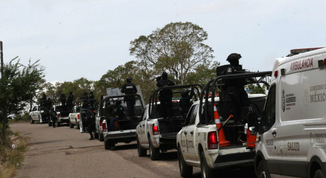México envía al Ejército y a la Guardia Nacional para frenar crisis de violencia en Guerrero México envía al Ejército y a la Guardia Nacional para frenar crisis de violencia en Guerrero