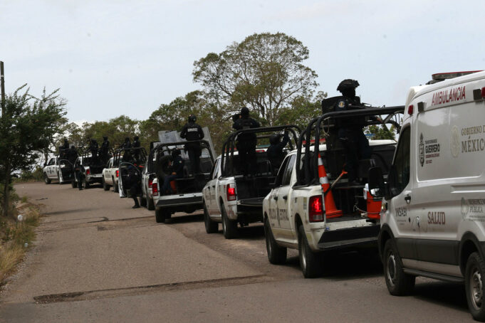 México envía al Ejército y a la Guardia Nacional para frenar crisis de violencia en Guerrero México envía al Ejército y a la Guardia Nacional para frenar crisis de violencia en Guerrero
