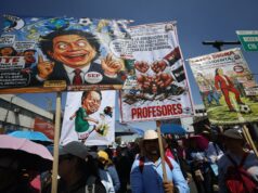 Miles de maestros marchan en Ciudad de México para exigir mejoras salariales Miles de maestros marchan en Ciudad de México para exigir mejoras salariales