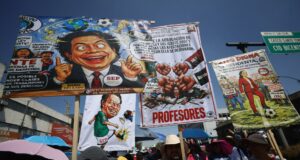 Miles de maestros marchan en Ciudad de México para exigir mejoras salariales Miles de maestros marchan en Ciudad de México para exigir mejoras salariales