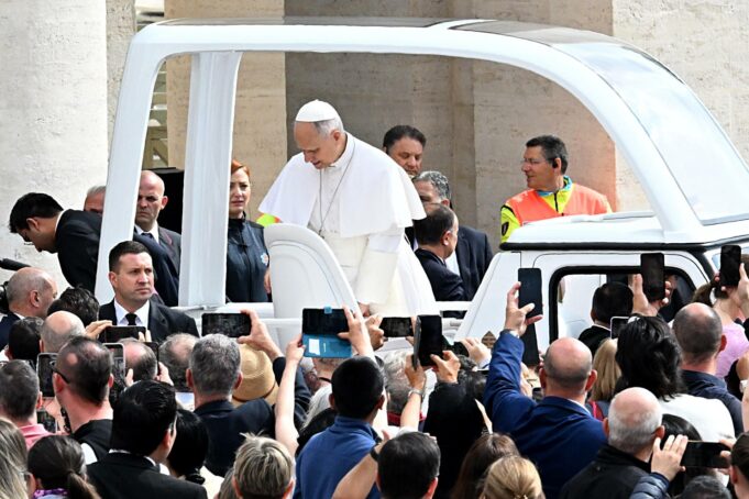 Papa rinde homenaje a Juan Pablo II tras 45 años del atentado Papa rinde homenaje a Juan Pablo II tras 45 años del atentado