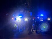 Tiroteo en Birmingham deja tres heridos y varios detenidos Patrulla de la policía de Birmingham con luces de emergencia encendidas durante una investigación nocturna en Alabama.