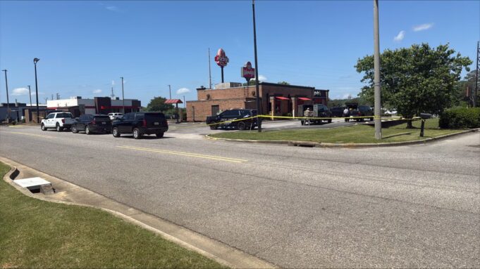 La policía de Moody investiga robo e intento de incendio en un restaurante Wendy’s La policía de Moody investiga robo e intento de incendio en un restaurante Wendy's