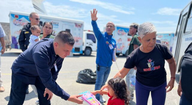 Regresan a Venezuela 143 migrantes en nuevo vuelo de repatriación desde Miami Regresan a Venezuela 143 migrantes en nuevo vuelo de repatriación desde Miami