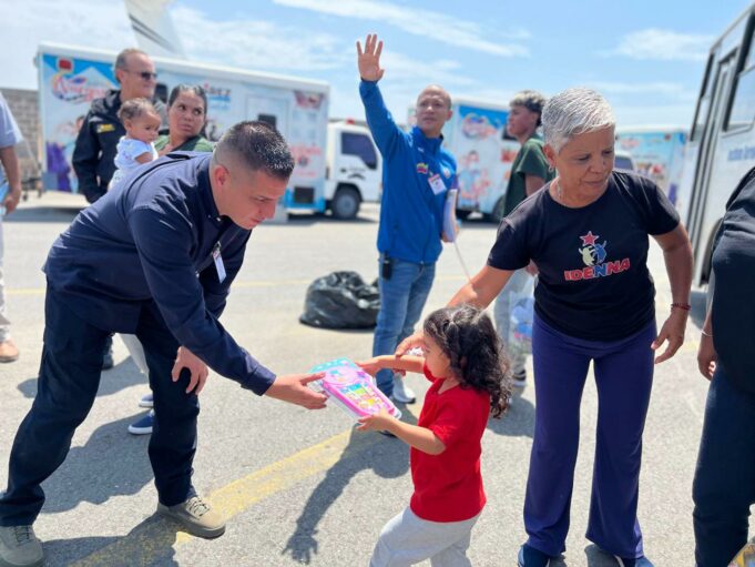 Regresan a Venezuela 143 migrantes en nuevo vuelo de repatriación desde Miami Regresan a Venezuela 143 migrantes en nuevo vuelo de repatriación desde Miami