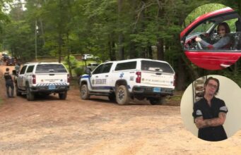 Tiroteo en Alabama: Acusan a hombre por muerte de su hermana Patrullas de la policía investigan el tiroteo en Alabama con los retratos de Kristie y Ricky Adkins superpuestos.