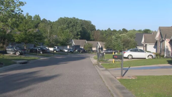 Tres menores arrestados tras robos en vehículos y hurto de un arma en Calera Tres menores arrestados tras robos en vehículos y hurto de un arma en Calera