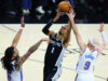Spurs fuerzan el séptimo partido tras arrollar a los Thunder Victor Wembanyama de los San Antonio Spurs lanza a canasta frente a la defensa de Oklahoma City Thunder en las finales de la Conferencia Oeste de la NBA.