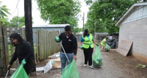 Voluntarios de Birmingham se unen para limpiar la ciudad y frenar vertederos ilegales Voluntarios de Birmingham se unen para limpiar la ciudad y frenar vertederos ilegales