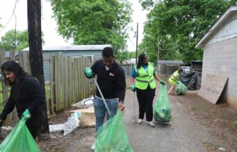 Voluntarios de Birmingham se unen para limpiar la ciudad y frenar vertederos ilegales Voluntarios de Birmingham se unen para limpiar la ciudad y frenar vertederos ilegales