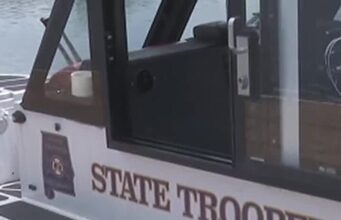 Accidente en lago Logan Martin deja un muerto tras choque de botes Bote de patrullaje de State Trooper en Alabama investigando el accidente en el lago Logan Martin.