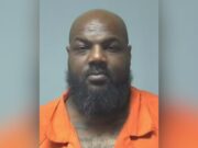 Alabama registra arresto de exrecluso por uso de dron Foto policial de Edward Knight, exrecluso arrestado en Alabama por operar un dron con contrabando hacia una prisión.