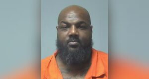 Alabama registra arresto de exrecluso por uso de dron Foto policial de Edward Knight, exrecluso arrestado en Alabama por operar un dron con contrabando hacia una prisión.