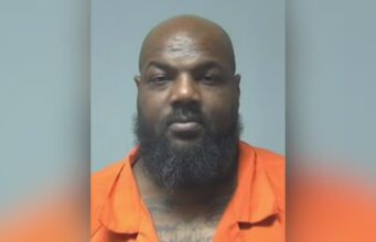 Alabama registra arresto de exrecluso por uso de dron Foto policial de Edward Knight, exrecluso arrestado en Alabama por operar un dron con contrabando hacia una prisión.