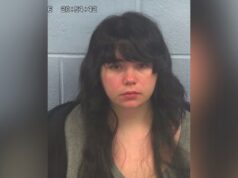Alabama: mujer seguirá detenida por amenaza escolar Katherine Joiner en una fotografía policial vinculada al caso de amenazas escolares investigado en Alabama.