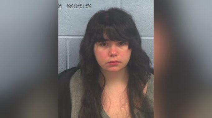 Alabama: mujer seguirá detenida por amenaza escolar Katherine Joiner en una fotografía policial vinculada al caso de amenazas escolares investigado en Alabama.