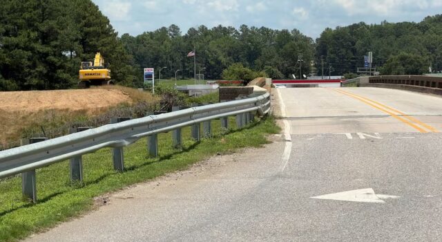 Alabaster aprueba proyecto para ensanchar puente de la I-65 Puente de la Carretera del Condado 87 sobre la I-65 en Alabaster, Alabama, donde se planea el ensanchamiento vial.