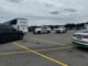 Apuñalamiento masivo en Bessemer deja un muerto en autobús Patrullas de policía custodian un autobús chárter de Hotard en el estacionamiento de Walmart en Bessemer.