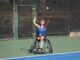 Donaciones de Buffalo Rock por su 125 aniversario en Alabama Niña en silla de ruedas saca una pelota de tenis durante un programa deportivo apoyado por la donación de Buffalo Rock.