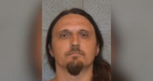 Arresto en Homewood: Procesan a hombre por delitos sexuales Fotografía policial de Chase Womble tras su arresto por cargos de delitos sexuales a menores.