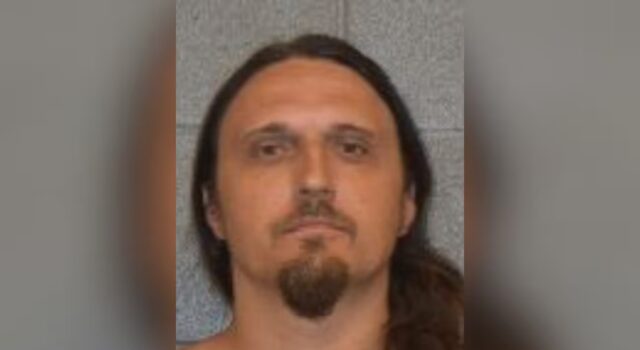 Arresto en Homewood: Procesan a hombre por delitos sexuales Fotografía policial de Chase Womble tras su arresto por cargos de delitos sexuales a menores.
