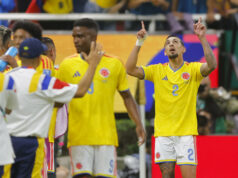 Colombia clasifica a dieciseisavos tras vencer a Congo El futbolista Daniel Muñoz celebra con los dedos hacia el cielo vistiendo la camiseta número 2 de Colombia en el Mundial 2026.