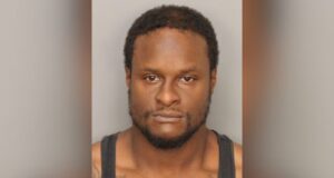 Arresto en Alabama tras ingresar contrabando con un dron Fotografía policial de David Anderson, arrestado por introducir contrabando con un dron en una prisión de Alabama.