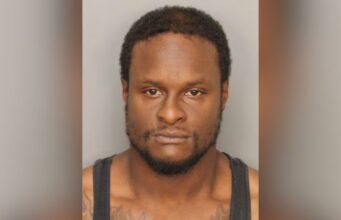 Arresto en Alabama tras ingresar contrabando con un dron Fotografía policial de David Anderson, arrestado por introducir contrabando con un dron en una prisión de Alabama.