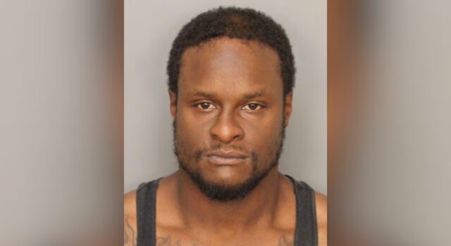 Arresto en Alabama tras ingresar contrabando con un dron Fotografía policial de David Anderson, arrestado por introducir contrabando con un dron en una prisión de Alabama.