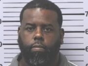 Oficial de Prichard arrestado por corrupción y sobornos Fotografía policial del oficial Emanuel Naman Dotch II, arrestado por corrupción en el estado de Alabama.