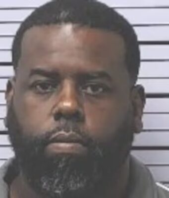Oficial de Prichard arrestado por corrupción y sobornos Fotografía policial del oficial Emanuel Naman Dotch II, arrestado por corrupción en el estado de Alabama.