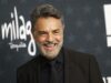 Shrek 5 estrena tráiler con Eugenio Derbez pero sin Alfonso Obregón El actor mexicano Eugenio Derbez sonríe en una alfombra roja tras confirmarse su regreso para Shrek 5.