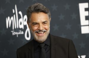 Shrek 5 estrena tráiler con Eugenio Derbez pero sin Alfonso Obregón El actor mexicano Eugenio Derbez sonríe en una alfombra roja tras confirmarse su regreso para Shrek 5.