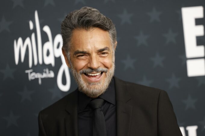 Shrek 5 estrena tráiler con Eugenio Derbez pero sin Alfonso Obregón El actor mexicano Eugenio Derbez sonríe en una alfombra roja tras confirmarse su regreso para Shrek 5.