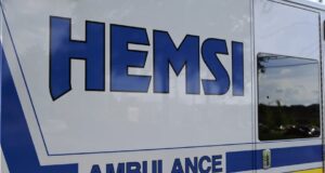 Choque en la I-565 de Huntsville deja una mujer herida Ambulancia de HEMSI en Huntsville que transportó a la mujer herida en el accidente de la I-565.