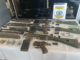 Histórica incautación de armas y marihuana en Paraguay Piezas y cañones de fusil desmontados sobre un mantel blanco junto al escudo impreso de la Digemabel de Paraguay.