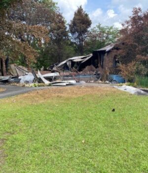 Incendio de vivienda en Shiloh deja una mujer fallecida Restos calcinados y escombros de una vivienda destruida por un incendio en el condado de Marion.