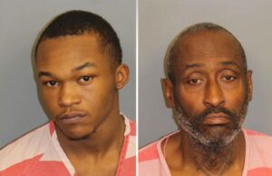 Condena en Alabama: Cadena perpetua por asesinato y secuestro Retratos policiales de Jayden Gildersleeve y Michael Spellman con uniformes de prisión a rayas naranjas y blancas.