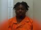 Arrestan a conductor por huir con un menor Fotografía de arresto de Kendarius Beandre Bradley en el Condado de Chilton tras persecución vehicular.