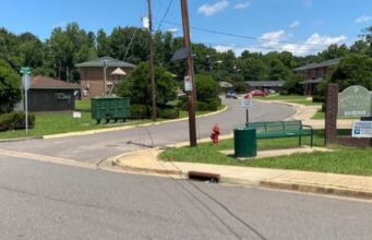 Investigación en Northport tras muerte de menor por disparo Complejo de apartamentos Knoll Circle en Northport, Alabama, bajo investigación por el tiroteo fatal de un menor.
