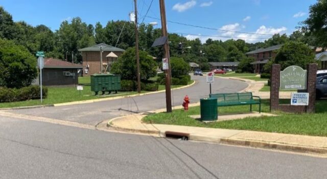Investigación en Northport tras muerte de menor por disparo Complejo de apartamentos Knoll Circle en Northport, Alabama, bajo investigación por el tiroteo fatal de un menor.