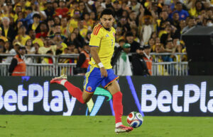 Colombia vs Costa Rica: Luis Díaz brilla en la despedida Luis Díaz conduce el balón en el partido de la Selección Colombia contra Costa Rica en Bogotá.