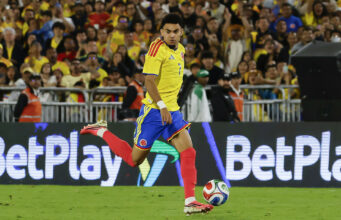 Colombia vs Costa Rica: Luis Díaz brilla en la despedida Luis Díaz conduce el balón en el partido de la Selección Colombia contra Costa Rica en Bogotá.
