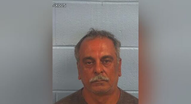 Examen mental para acusado de planear parricidio en Alabama Foto policial de Mohammad Mohammad, procesado por intentar contratar a un agente del FBI para asesinar a su familia.