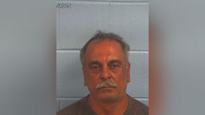 Examen mental para acusado de planear parricidio en Alabama Foto policial de Mohammad Mohammad, procesado por intentar contratar a un agente del FBI para asesinar a su familia.