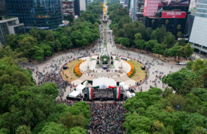 Mundial 2026: Festejo deja 40 toneladas de basura en CDMX Aficionados de la selección mexicana reunidos en el Ángel de la Independencia durante el Mundial 2026.