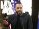 Narcotráfico en El Salvador: Histórica incautación de cocaína El presidente de El Salvador, Nayib Bukele, habla en un podio con micrófonos sobre la lucha contra el narcotráfico.