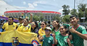 Ruptura diplomática enmarca el choque México vs Ecuador en el Mundial Aficionados de México y Ecuador conviven pacíficamente en el Estadio Azteca pese a la ruptura diplomática de sus países.